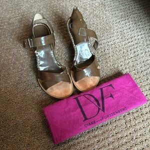 DVF Vintage 2010s Brown Patent Leather Wedges! 💕